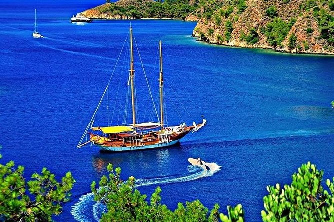 Boat Trip with Lunch From Kusadasi Port / Hotels - What the boat is like between stops