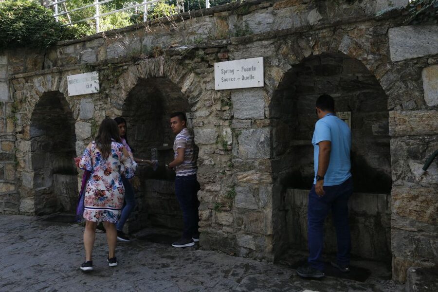 From Kusadasi or Selcuk: Full-Day Ephesus Tour with Lunch - Lunch is a welcome pause, with a few details to check