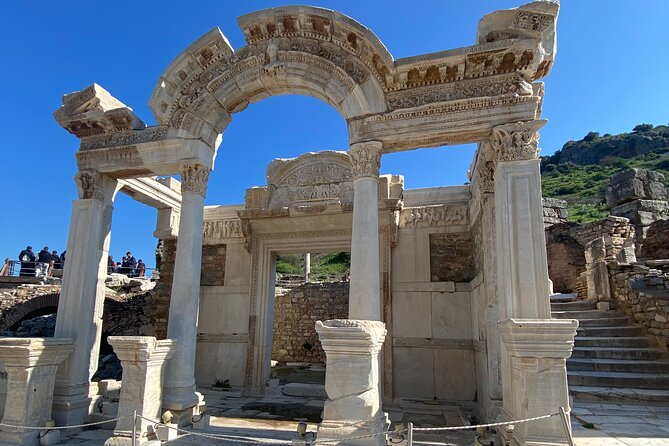 Kusadasi Port PRIVATE EPHESUS TOUR (fixed price 1 to 15 people) - Lunch and the carpet-weaving stop