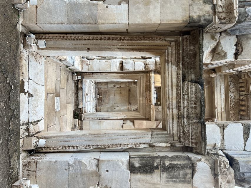 Private Halfday Ephesus Tour with Temple of Artemis Tour - Meeting your guide at Kusadasi port