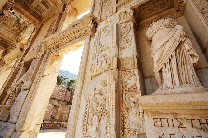 SKIP-THE-LINE: BEST OF EPHESUS PRIVATE TOUR with Lunch & ENTRY - The Temple of Artemis and a brief Kusadasi glimpse